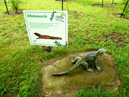 Statue of an Eifelosaurus in the Garden of the Oertijdmuseum, with explanation