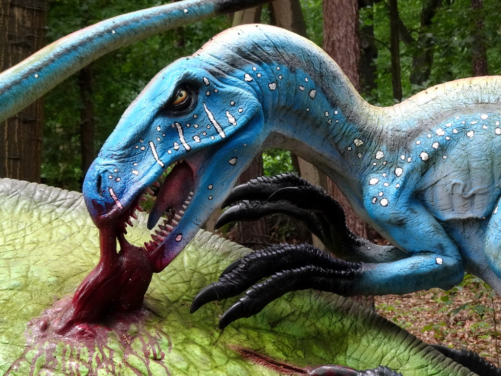 Statue of a Deinonychus attacking a Tenontosaurus in the Oertijdwoud forest of the Oertijdmuseum