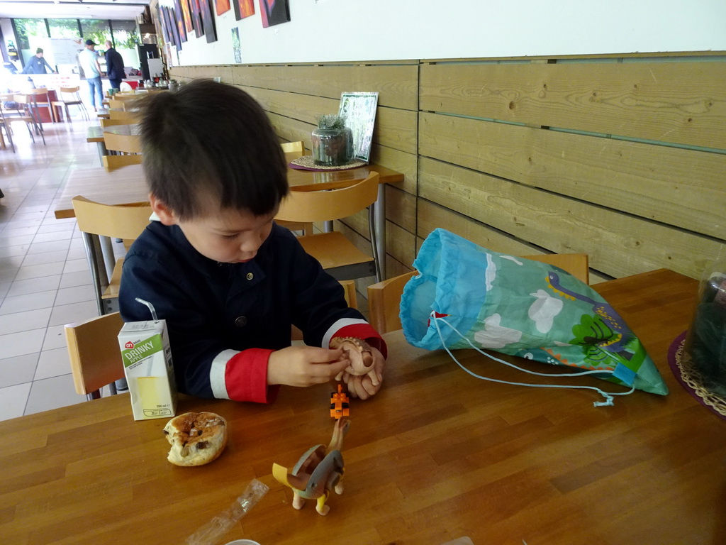 Max having lunch and playing with dinosaur toys in the restaurant at the Lower Floor of the Museum building of the Oertijdmuseum