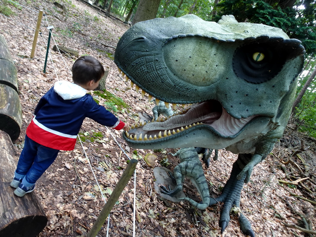 Max with a statue of a Tyrannosaurus Rex in the Oertijdwoud forest of the Oertijdmuseum