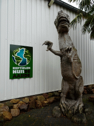 breda_10_002 - 299 kb - 768x1024 - Entrance sign and statue of a Tyrannosaurus Rex at the entrance to the Reptielenhuis De Aarde zoo at the Aardenhoek street Entrance sign and statue of a Tyrannosaurus Rex at the entrance to the Reptielenhuis De Aarde zoo at the Aardenhoek street