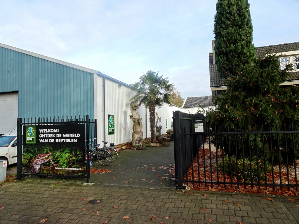 Entrance of the Reptielenhuis De Aarde zoo at the Aardenhoek street