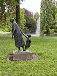 Statue and fountain at the Stadspark Valkenberg