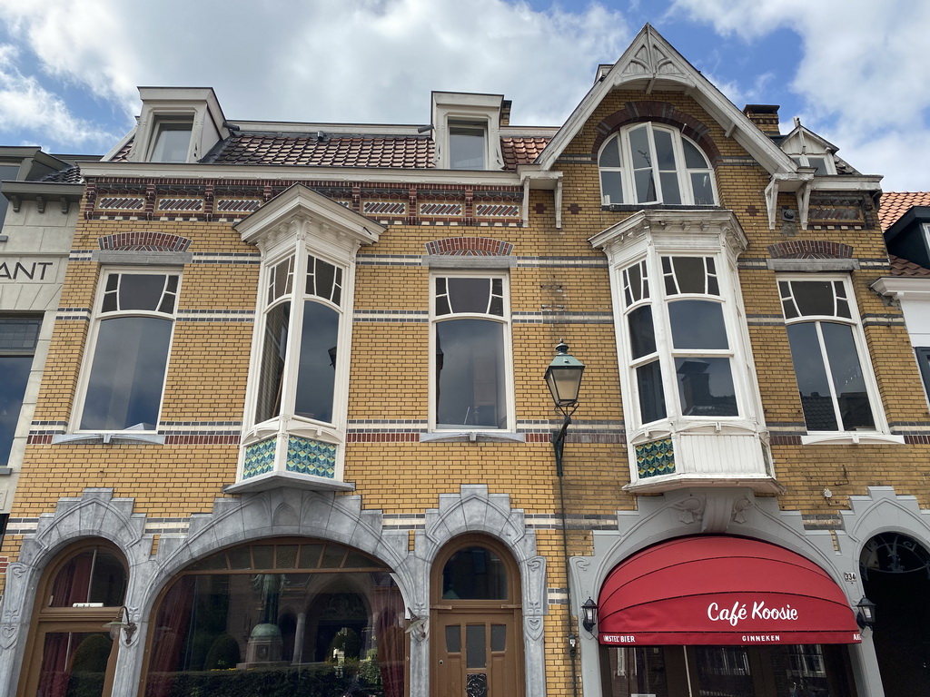 Facade of Café Koosie at the Ginnekenweg street