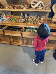 Max at the souvenir shop at the lower floor of the Reptielenhuis De Aarde zoo