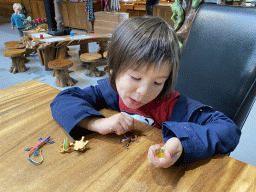 Max with toys and candies at the lower floor of the Reptielenhuis De Aarde zoo