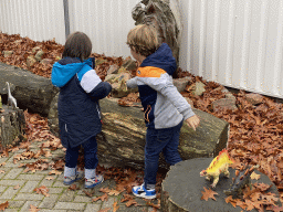 Max and his friend playing with dinosaur toys at the garden of the Reptielenhuis De Aarde zoo