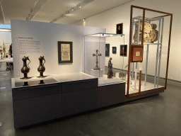 Items from the Breda Castle at the `De Collectie - 450 jaar kunst en geschiedenis` exhibition in Room 1 at the Ground Floor of the Stedelijk Museum Breda, with explanation