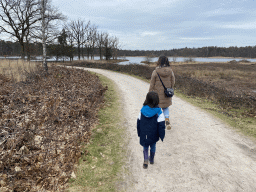 Miaomiao and Max on the road at the west side of the Galderse Heide heather