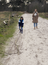 Miaomiao and Max on the road at the north side of the Galderse Heide heather