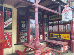 Right front of the Bierreclame Museum at the Haagweg road