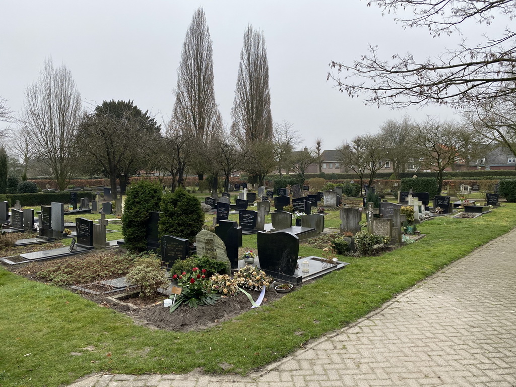 South side of the cemetery of the Sint-Martinuskerk church