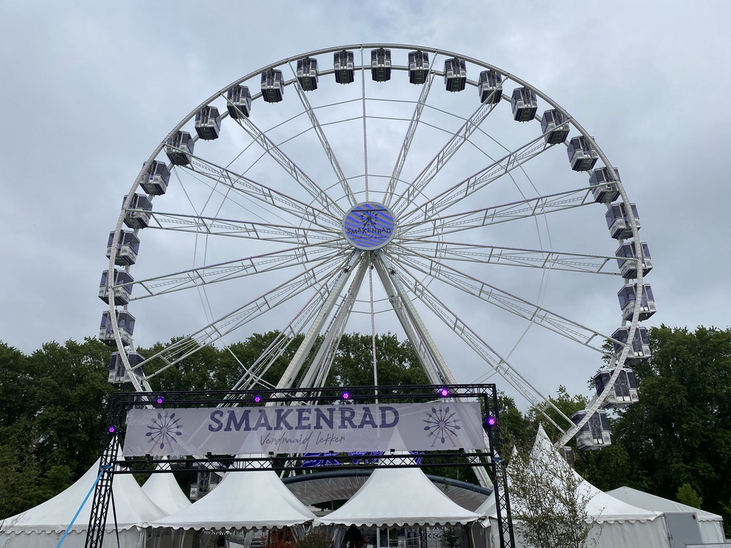 The Smakenrad ferris wheel at the Chasséveld square