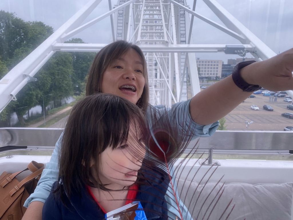 Miaomiao and Max in our capsule at the Smakenrad ferris wheel at the Chasséveld square