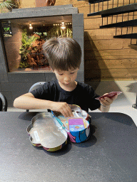 Max playing with Pokémon cards at the lower floor of the Reptielenhuis De Aarde zoo