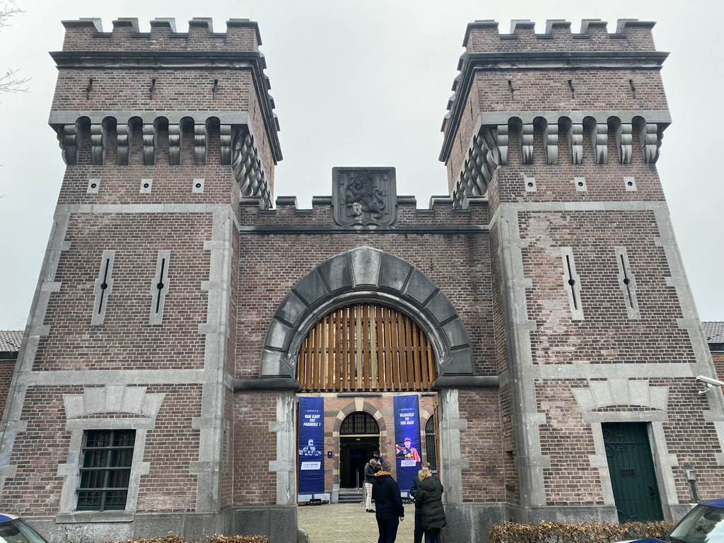 Front of the Gate to the Koepelgevangenis building at the Nassausingel street