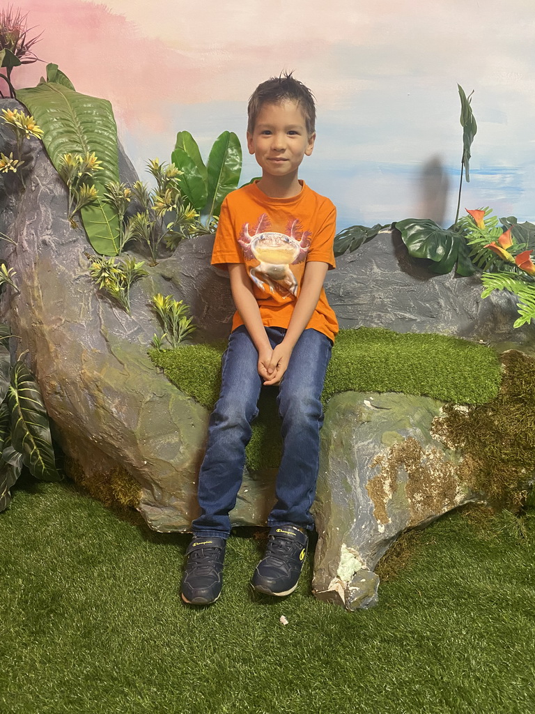 Max on a tree trunk at the SuperNova Experience museum