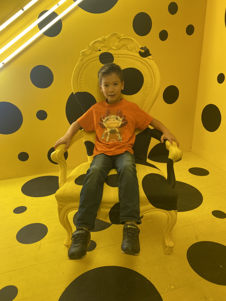 Max on a throne at the SuperNova Experience museum