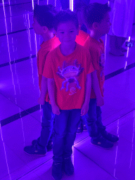 Max at the mirror room at the SuperNova Experience museum