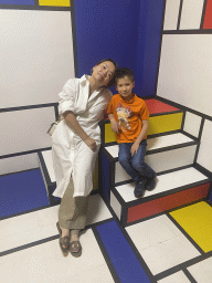 Miaomiao and Max at the Piet Mondriaan room at the SuperNova Experience museum