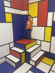 Max at the Piet Mondriaan room at the SuperNova Experience museum
