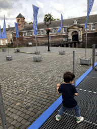 Max at the Peace Fountain at the Kasteelplein square, with a view on the Nassautoren tower and the Stadhouderspoort gate at the south side of the Breda Castle