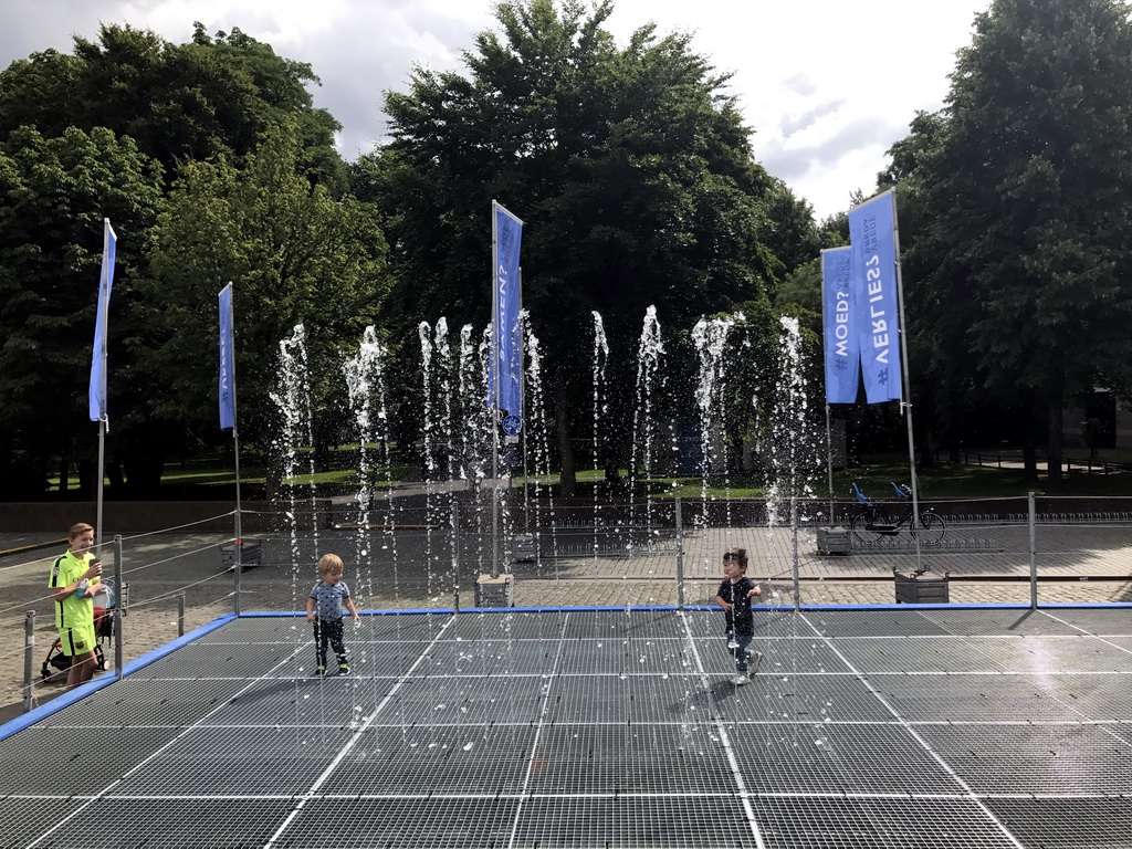 Max at the Peace Fountain at the Kasteelplein square, with a view on the Stadspark Valkenberg