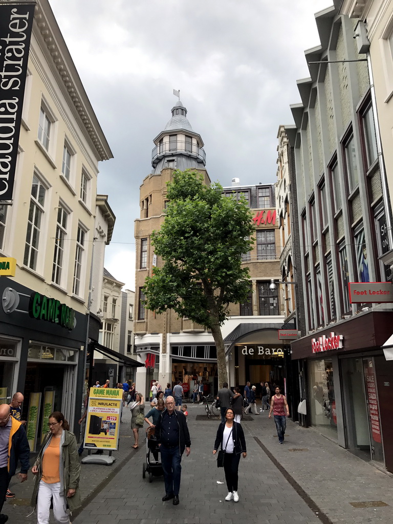 The Ridderstraat street and the front of the De Barones shopping mall