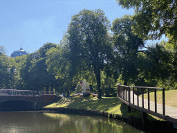 The Willemsbrug bridge over the Mark river and the Nassaumonument at the Valkenberg park, viewed from our tour boat