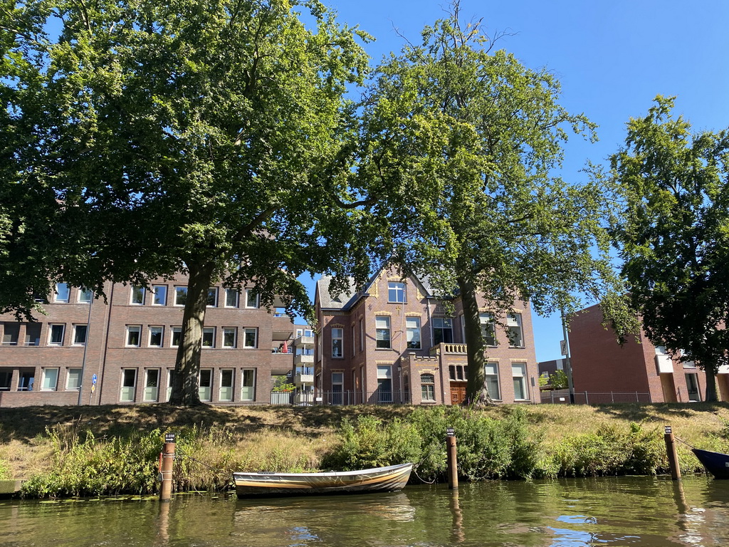 Boats on the Mark river and houses at the Oranjesingel street, viewed from our tour boat