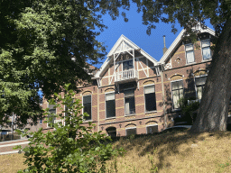 Houses at the Chassésingel street, viewed from our tour boat on the Mark river