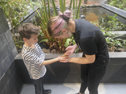 Max and a zookeeper with an Australian Walking Stick at the lower floor of the Reptielenhuis De Aarde zoo