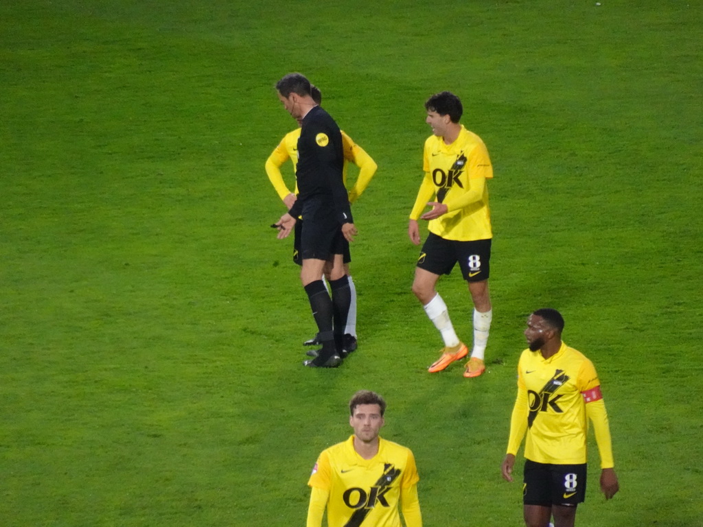 Referee Bas Nijhuis and players on the field of the Rat Verlegh Stadium, during the match NAC Breda - FC Den Bosch