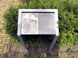 Explanation on the statue `Begijnen` at the southwest side of the Begijnhof garden