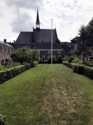 The south side of the Begijnhof garden with the Bleekveld field and the Waalse Kerk church