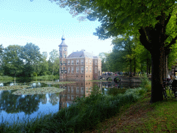 Pond and the southwest side of Bouvigne Castle, viewed from the Bouvignelaan street