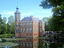 Pond and the southwest side of Bouvigne Castle, viewed from the Bouvignelaan street