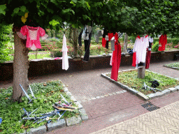 Clothes and toy swords in front of the Koetshuis building of Bouvigne Castle