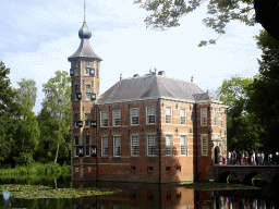 Pond and the southwest side of Bouvigne Castle, viewed from the Bouvignelaan street