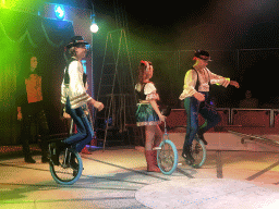 Cyclists at Circus Barones, during the show