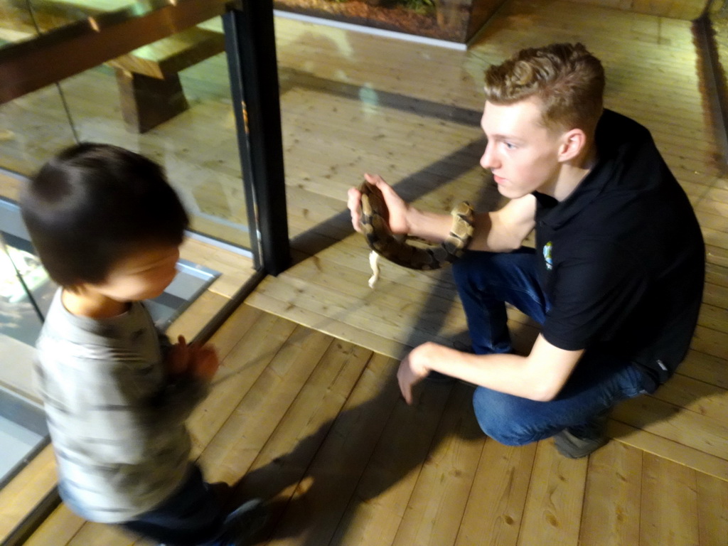 Max and a zookeeper with a Ball Python at the upper floor of the Reptielenhuis De Aarde zoo