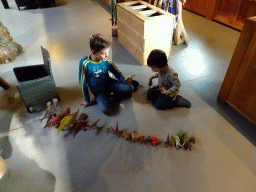 Max playing with Dinosaur toys at the lower floor of the Reptielenhuis De Aarde zoo