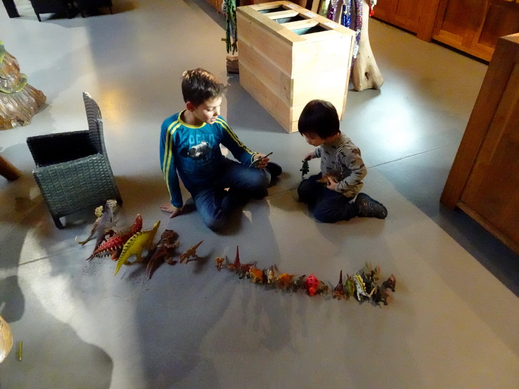 Max playing with Dinosaur toys at the lower floor of the Reptielenhuis De Aarde zoo