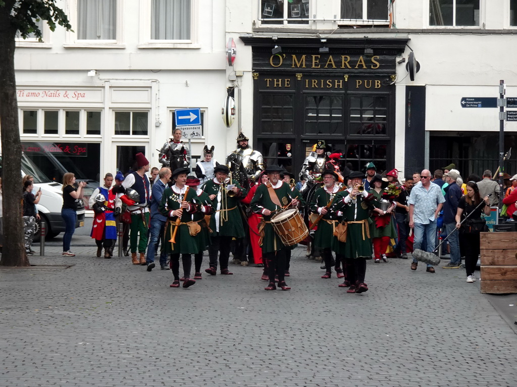 Musicians, knights and horses at the north side of the Grote Markt Square, during the Nassaudag