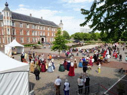 Flag bearers, knights, horses and other actors at the Parade square of Breda Castle, viewed from the staircase to the Blokhuis building, during the Nassaudag