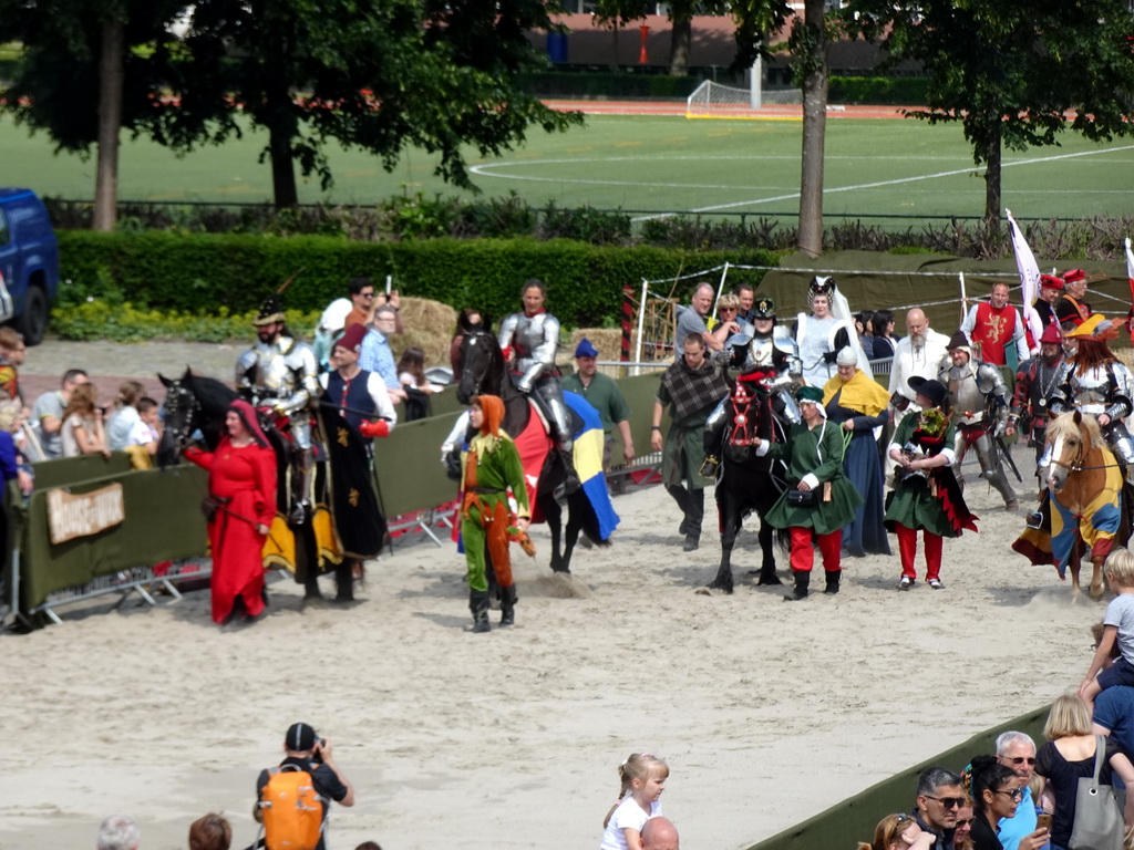 Jester, flag bearers, knights, horses and other actors at the Parade square of Breda Castle, viewed from the staircase to the Blokhuis building, during the Nassaudag