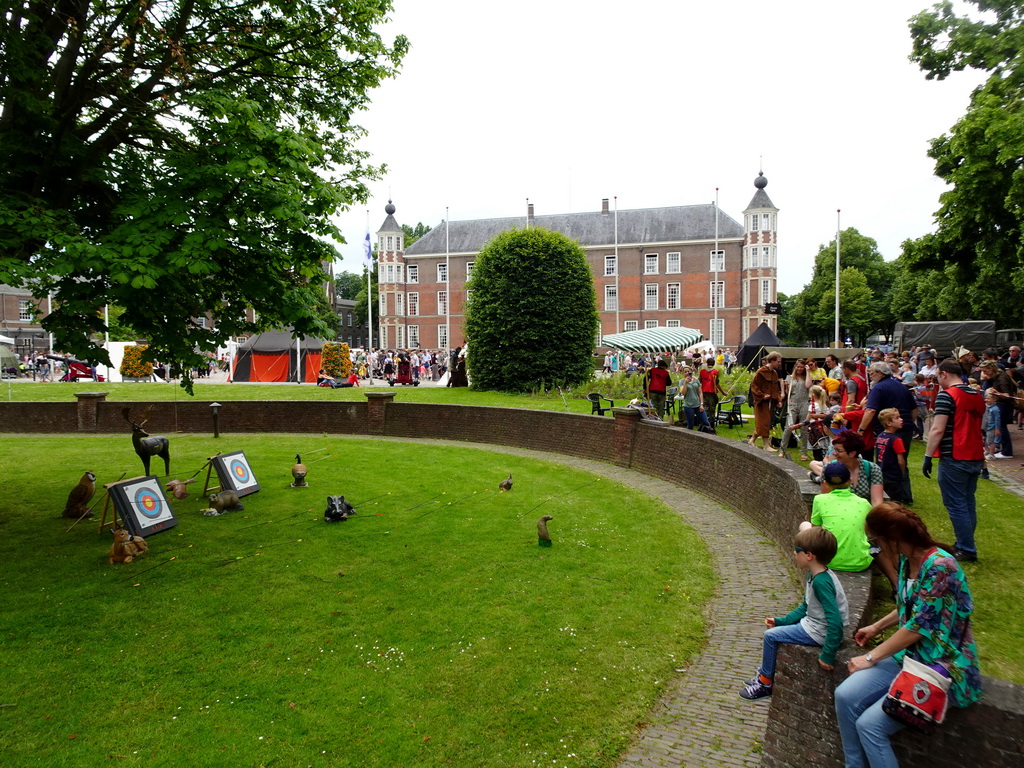 Archers at the northeast side of the Parade square of Breda Castle, during the Nassaudag