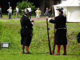 Actors with muskets at the south side of Breda Castle, viewed from the Cingelstraat street, during the Nassaudag