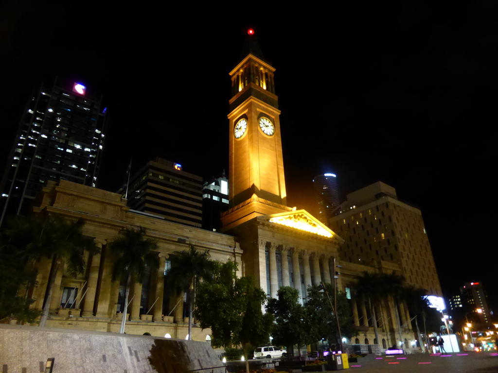 Front of the Brisbane City Hall at the King George Square, by night