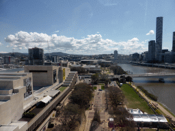 The Queensland Performing Arts Centre, the Queensland Museum & Sciencentre, the Victoria Bridge over the Brisbane River and the skyline of Brisbane, viewed from the Wheel of Brisbane